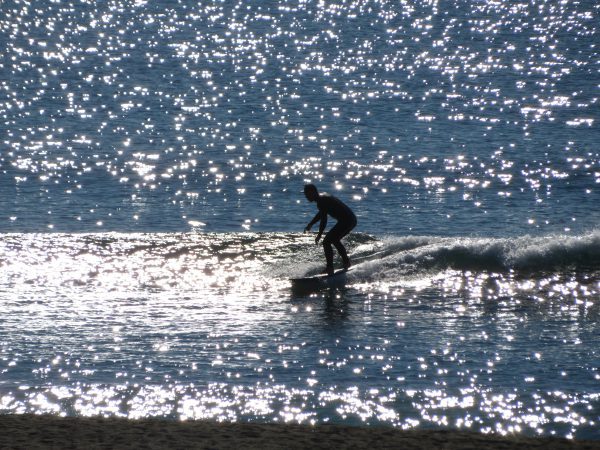 茅ヶ崎の海と冬晴れピーカンサーフィン