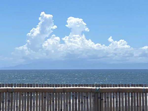 茅ヶ崎の海と空とサーフィンの写真(2022/07/29)