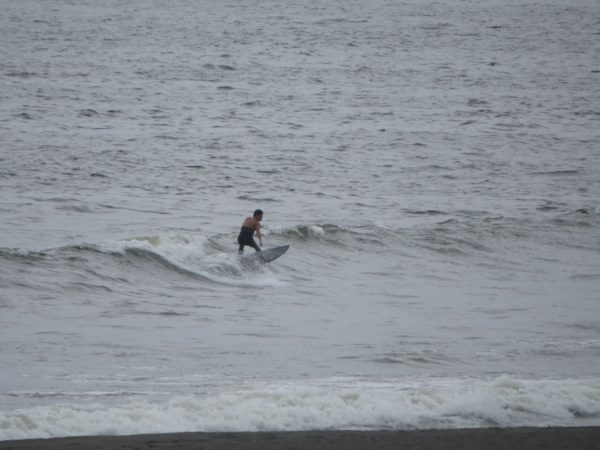 茅ヶ崎の海とサーフィンの写真(2022/07/12)