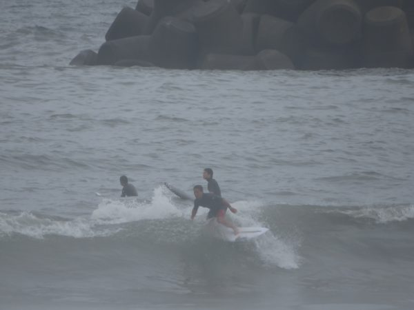 茅ヶ崎の海と空とサーフィンの写真(2022/09/18)
