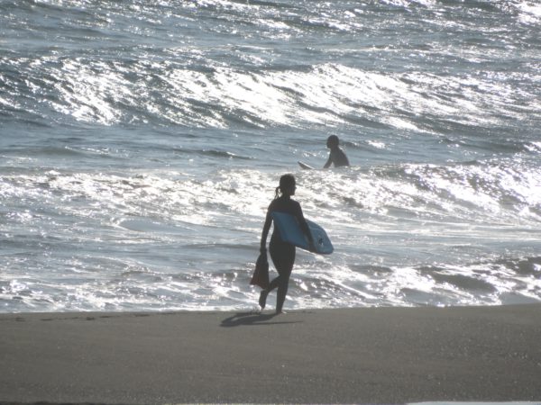 茅ヶ崎の海と空とサーフィンの写真(2022/10/10)