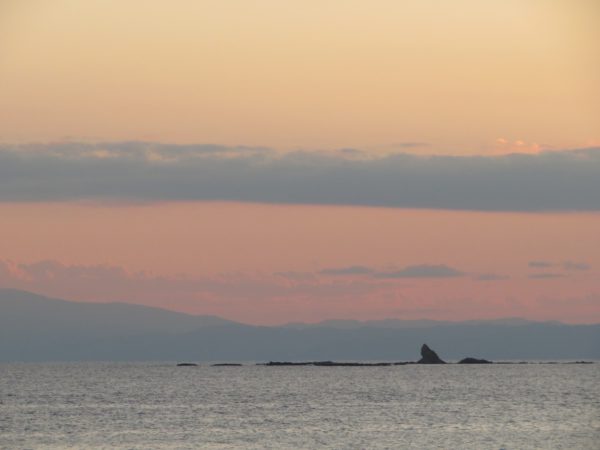 茅ヶ崎の海と空と夕陽の写真(2022/10/29)