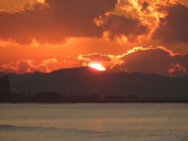 茅ヶ崎の海と空とサーフィンの写真(2022/11/03)