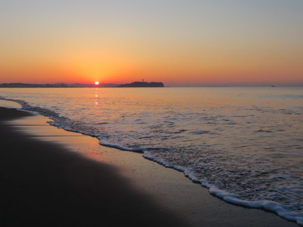 茅ヶ崎の海と空と日の出の写真(2022/11/11)