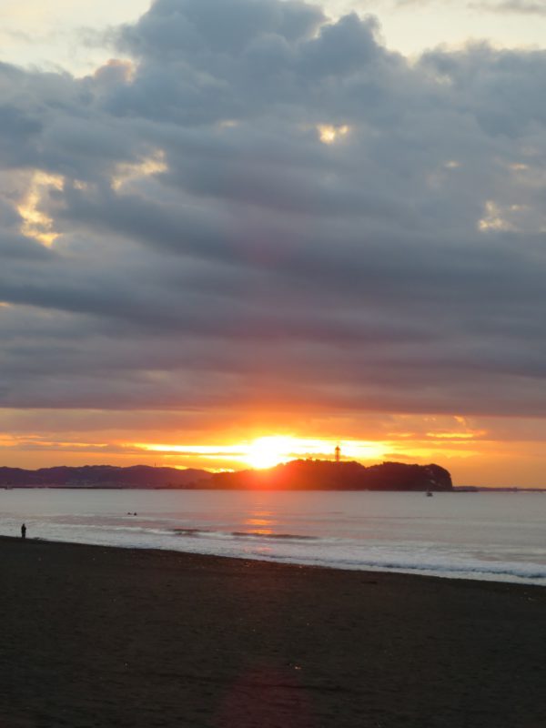 茅ヶ崎の海と空と日の出の写真(2022/12/03)