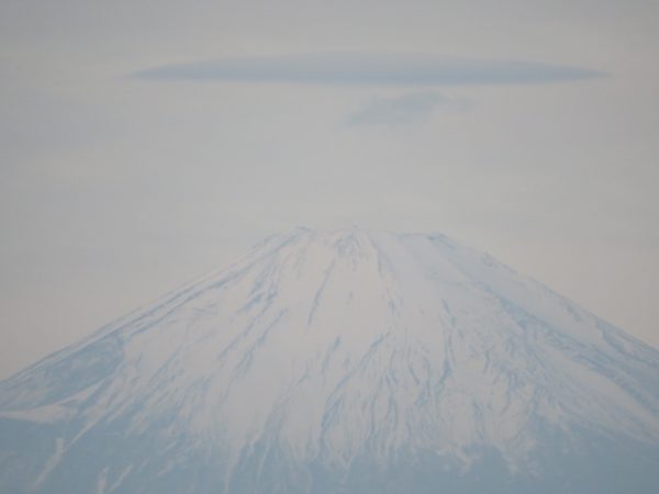 茅ヶ崎の海と空と富士山の写真(2022/12/04)